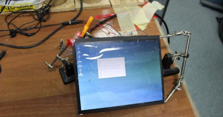 Pripojenie LCD panela z iPadu k PC (5 fotografií) Ako vyrobiť monitor z matrice tabletu